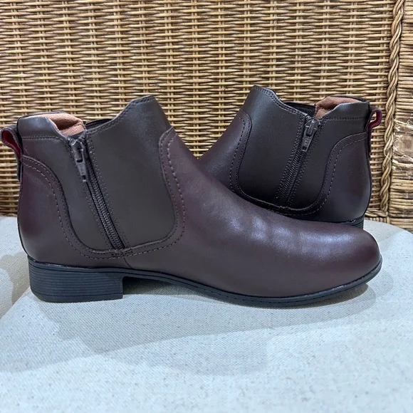 Cobb Hill Crosbie Gore Women's Brown Slip On Boots Bootie Size 8.5 W NEW In Box - Picture 3 of 7